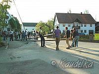 2005-05-01 maibaum aufstellen 032 01 05 2005 a