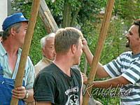 2005-05-01 maibaum aufstellen 038 01 05 2005 17 35 10 a