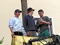 2009-05-01 maibaum-aufstellen 2009 01 05 2009 19 07 18 a