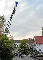 2011-05-01 maibaum-aufstellen 2011 01 05 2011 17 34 48 b