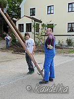 2012-05-01 maibaum-aufstellen 2012 01 05 2012 19 13 06 q