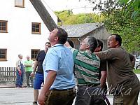 2012-05-01 maibaum-aufstellen 2012 01 05 2012 20 05 41 c