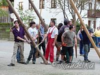 2012-05-01 maibaum-aufstellen 2012 01 05 2012 20 08 09 q
