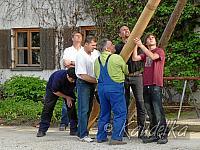 2013-05-01 maibaum-aufstellen 2013 01 05 2013 18 03 07 c
