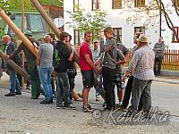 2014-04-17 maibaum-aufstellen 2014 17 04 2014 18 16 11 c