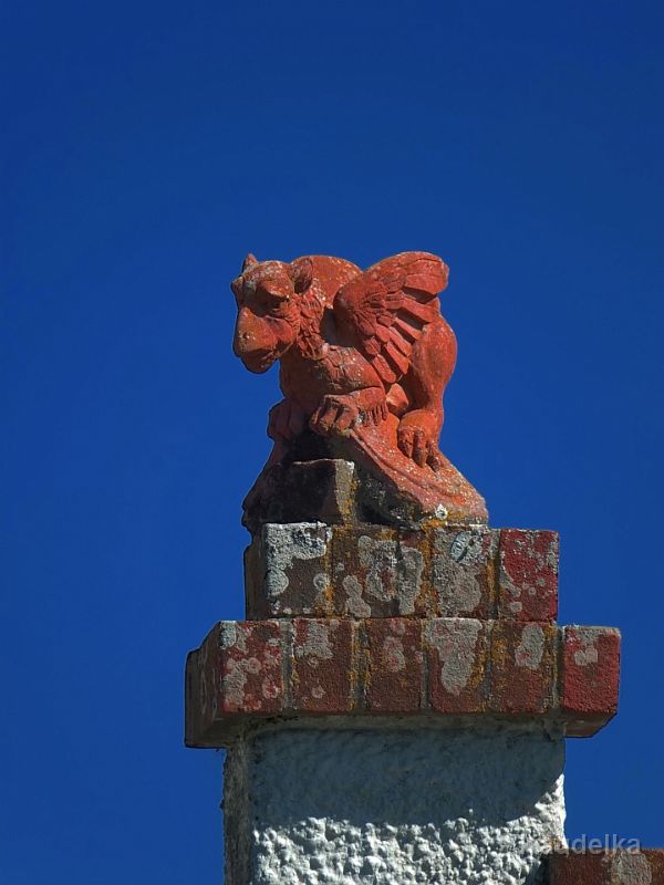 puzzled_gargoyle_in_cornwall.jpg - Puzzled Gargoyle in Cornwall