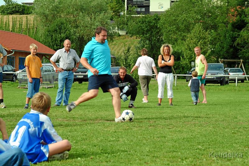 fussball-abschlussfeier-nlb-e+f-jugend_15.jpg - Fussball-Abschlussfeier NL E+F-Jugend