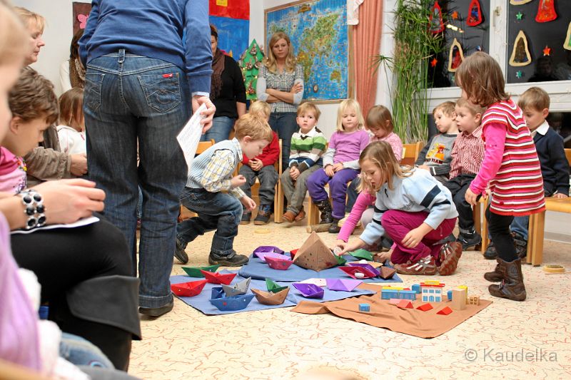 nikolausbesuch_im_kindergarten_2010_01.jpg - Nikolausbesuch im Kindergarten 2010