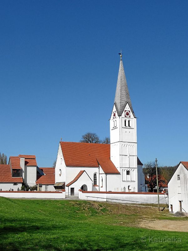 blick_auf_die_oberlauterbacher_kirche.jpg - Blick auf die Kirche Oberlauterbach