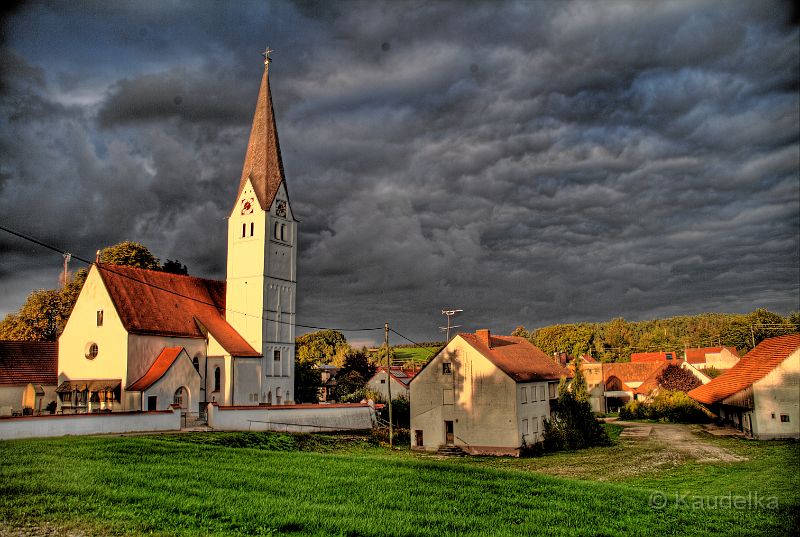 gewitterstimmung_in_oberlauterbach_-_michl_hof.jpg - Gewitterstimmung in Oberlauterbach - Michl Hof