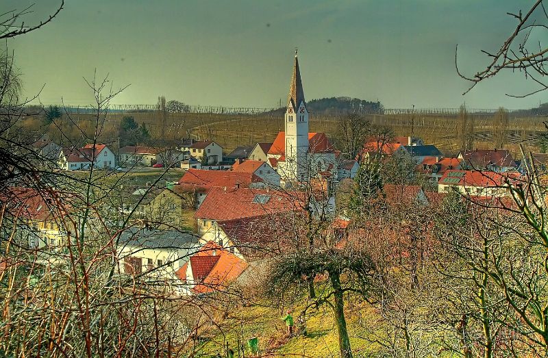 oberlauterbach_im_fruehling_b.jpg - Oberlauterbach im Frühling